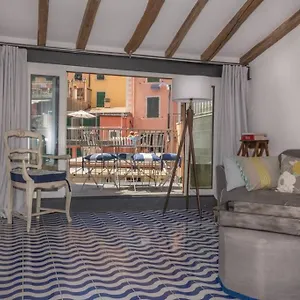 Ossi Di Seppia , Riomaggiore Italien